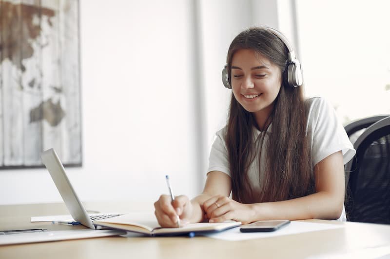 young-student-sitting-table-use-laptop (1)